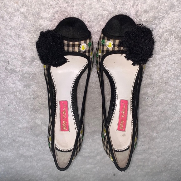 Betsey Johnson White Tulip Picnic Cutout Wedge picnic park photoshoot TikTok - Picture 2 of 6